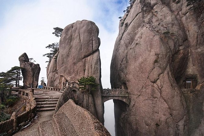 3-Day Yellow Mountains, Hongcun Village and Tunxi Ancient Street Private Tour - Day 3 Sunrise Strategy: From Refreshing Terrace to Lion Peak