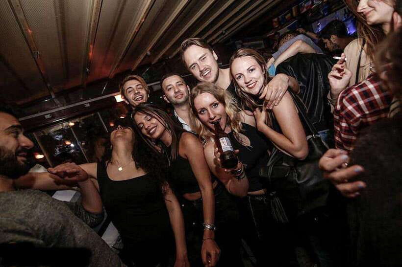 4-Hour Shanghai Pub Crawl (bars & nightclub hopping) - Photos, pacing, and the social part that matters most