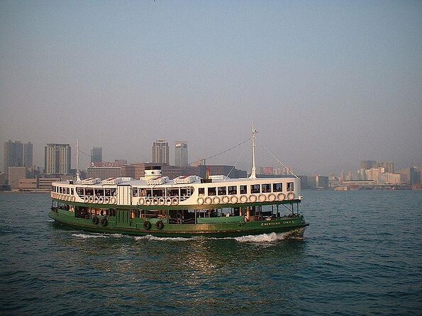 Aqua Luna: Evening Cruise at Victoria Harbour Hong Kong - Key highlights at a glance