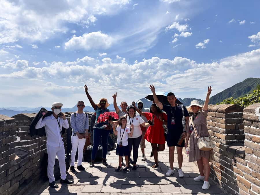 Beijing Great Wall Bus Tour with Multiple Route Options - Guides and Crowd Control: Why English-On-Site Matters