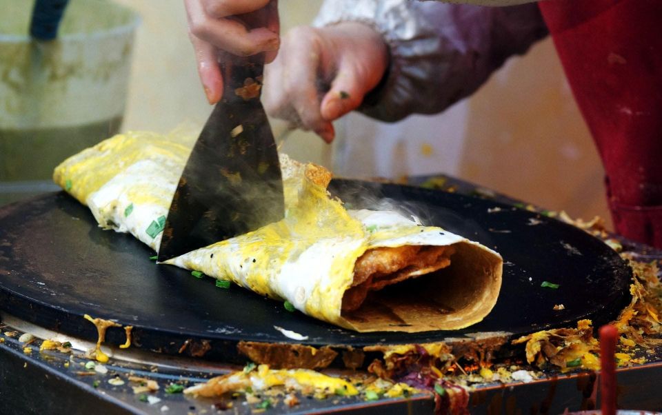 Beijing: Hutong Culinary Walking Tour with 15+ Tastings - Dongsi Subway Exit B: The smooth start to Hutong eating