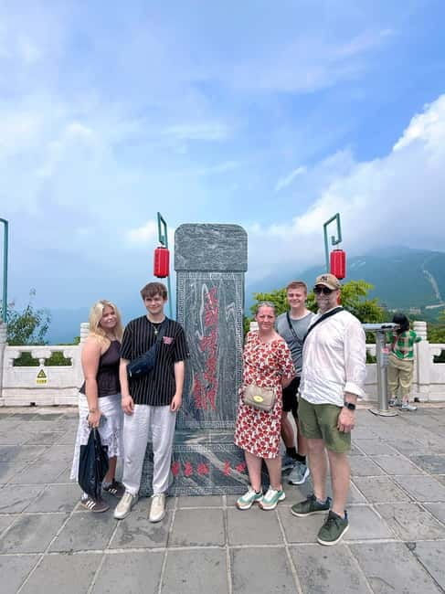 Beijing: Mutianyu Great Wall Group Bus Tour with Tickets - Your best route choice: cable car (west) vs toboggan (east)