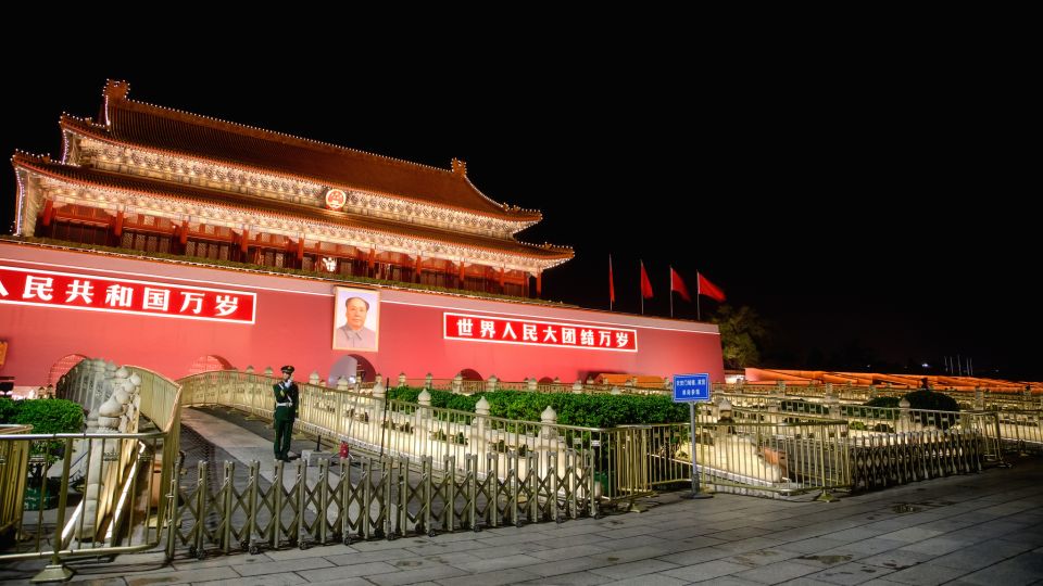 Beijing: Private Sightseeing Nighttime Tour with Transfer - Tian’anmen Square at Night: The Centerpiece and the Flag-Lowering Catch