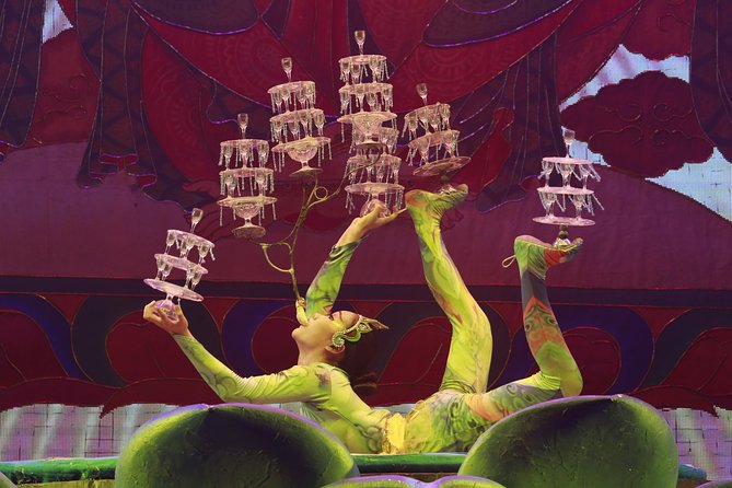 Beijing Roast Duck Banquet and Acrobatics Show with VIP Seats Evening Tour - A smooth Beijing evening: how the duck-and-show timing really works