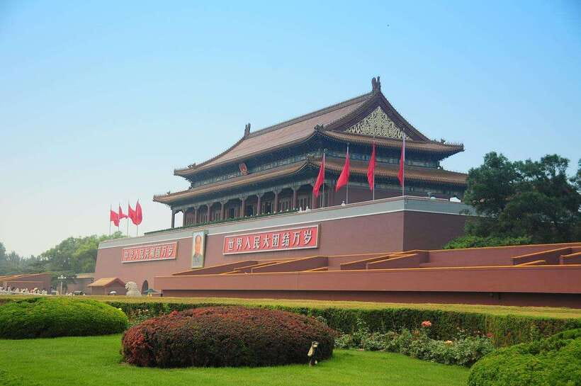 Beijing: Tiananmen Square Entry Registration - Inside Tiananmen Square: Size, Scale, and the Views That Matter