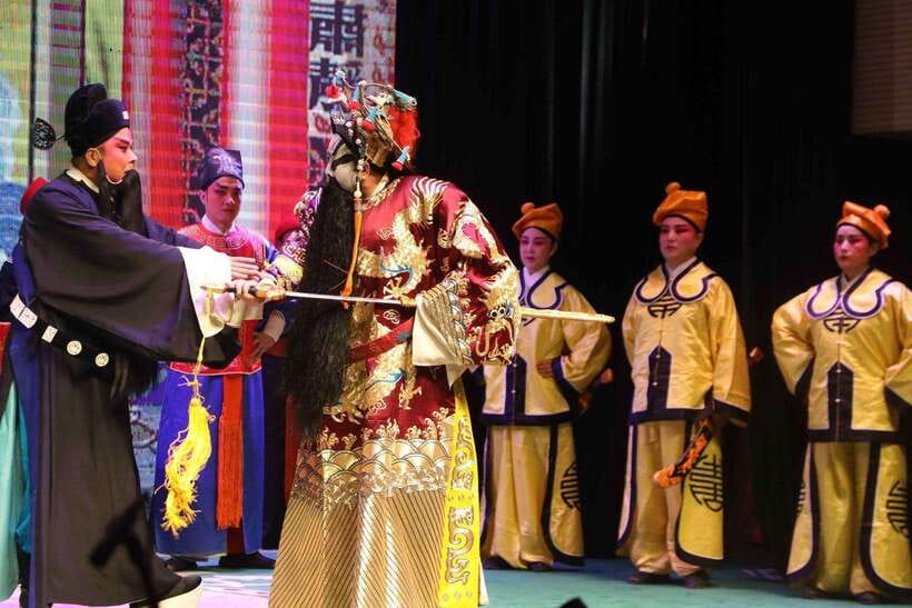 Beijing: Traditional Cultural Show Peking Opera Tickets - Sound, Pace, and Audience Etiquette: What to Expect in Real Life