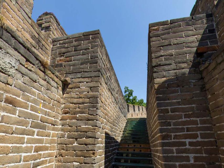 Beijing:Mutianyu/Badaling Great Wall Tour with VIP Fast Pass - English-Speaking Guides: The Part That Makes the Wall Click