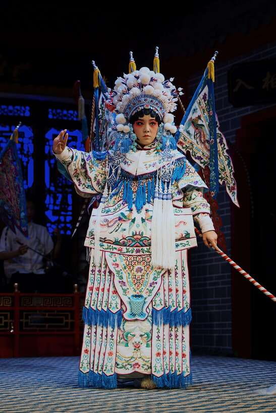 Chengdu Sichuan Opera Show Ticket - Shu Feng Ya Yun - Face changing: the stunt that makes Sichuan opera click