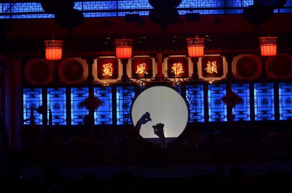 Chengdu: Sichuan Opera Shu Feng Yan Yun Evening Show Ticket - VIP tickets: ear cleaning, massage, and dress-up options