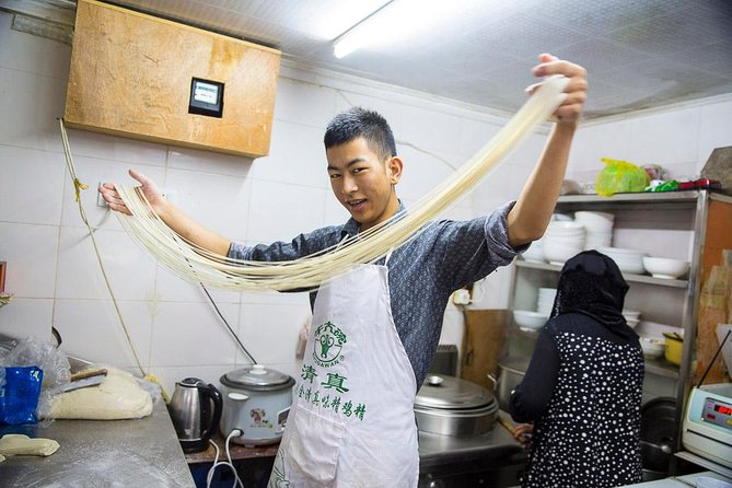 Eat Like a Local: Street Breakfast Tour in Shanghai - The dumpling and noodle rhythm: xiao long bao, dumplings, and hand-pulled noodles