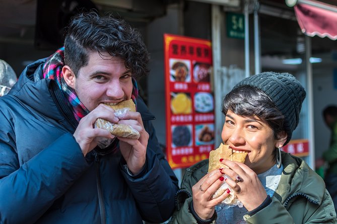 Eat Like a Local: Street Breakfast Tour in Shanghai - Small-group size and guide quality: why eight people is a sweet spot