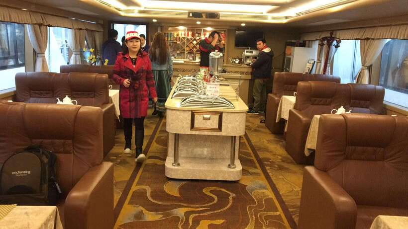 Guilin: Li River Cruise with Transfer to Yangshuo - Sailing the Li River: karst peaks, buffalo farms, and river life
