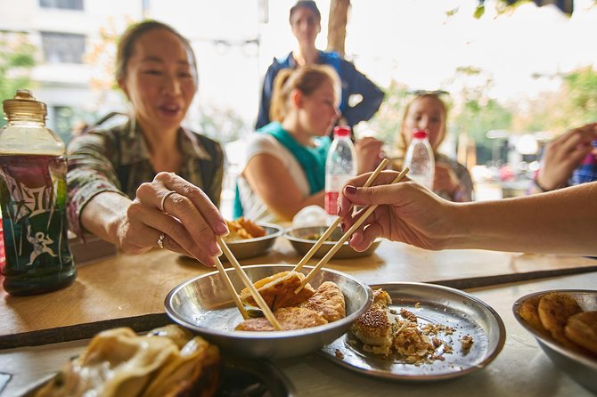 Half-Day Bike Tour of Shanghai Old Town with Food Tasting - Wet Market Stop and Food Tasting: How Breakfast Turns Into a Morning Plan