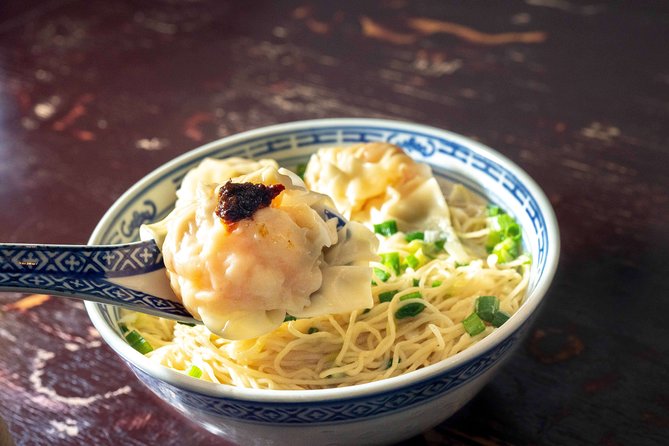 Hong Kong Food Tour: Central and Sheung Wan Districts - Central to Sheung Wan: exactly the kind of Hong Kong walk you want