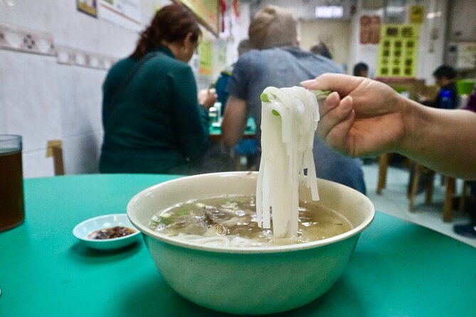 Hong Kong's Tin Hau Hidden Eats Food Tour with 7+ Local Tastings - Stops beyond restaurants: wet markets, public parks, and street-food logic