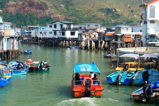 Lantau Island Day Trip - Big Buddha & Tai O - Getting to Ngong Ping 360: Views, Market Stops, and How to Use the Time