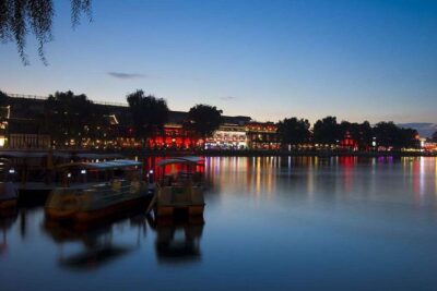 Private Night Sightseeing Tour of Beijing - Houhai Lake and the Hutong bar-and-snack mood shift