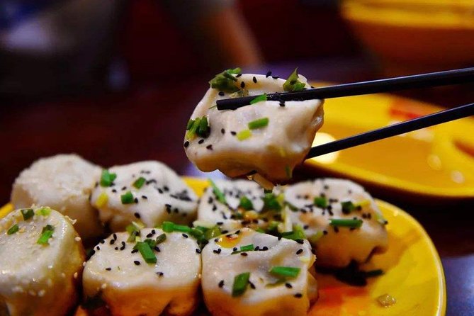 Private Shanghai Evening Street Food Walking and Cruise Tour - Meeting point reality check: where it starts and how it ends