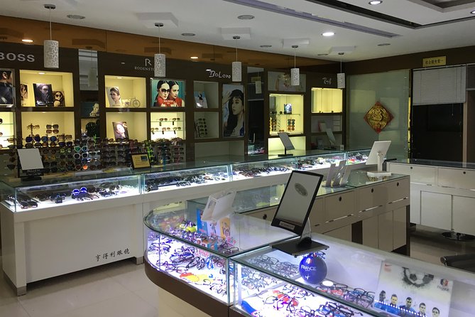 Private Shanghai Shopping Tour with Local Shopping Guru - Quick hits before you go