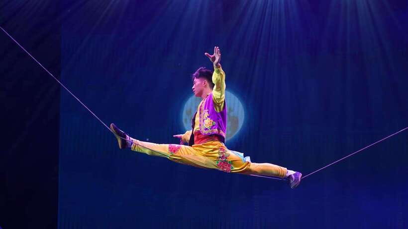 Red Theatre Beijing Acrobatic Show Tickets - Before the show: what to do when you arrive early