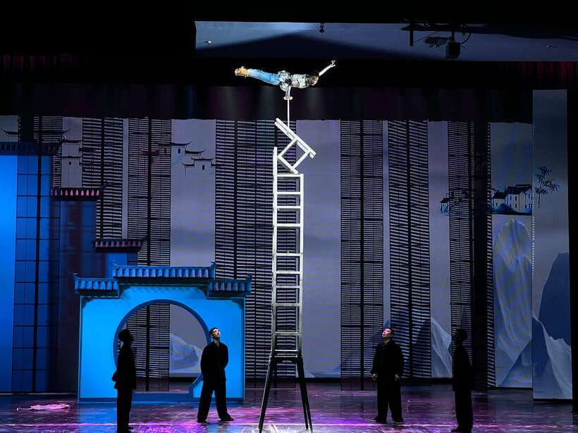 Red Theatre Beijing Acrobatic Show Tickets - The acrobatics: why this show keeps getting top marks