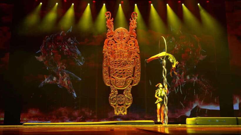 Red Theatre Beijing Acrobatic Show Tickets - Is it family-friendly, and who should go