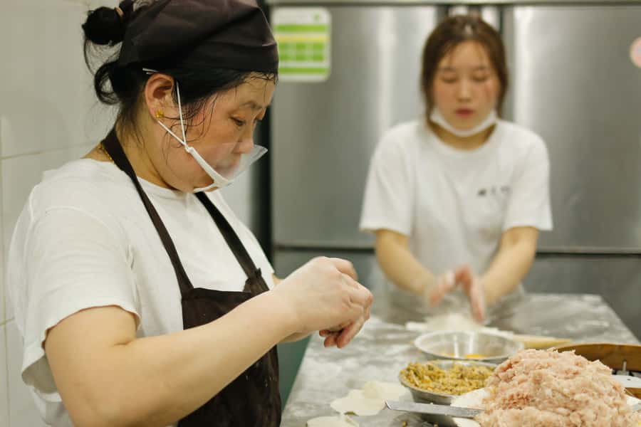 Shanghai: 3-Hour Local Food Tasting Tour - Tea time: Longjing green tea or Fujian black tea