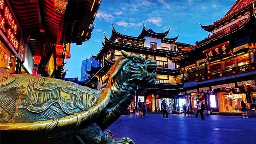 Shanghai: 4-Hour Private Customizable City Tour - Shopping and side routes: Nanjing Road and French Concession add character