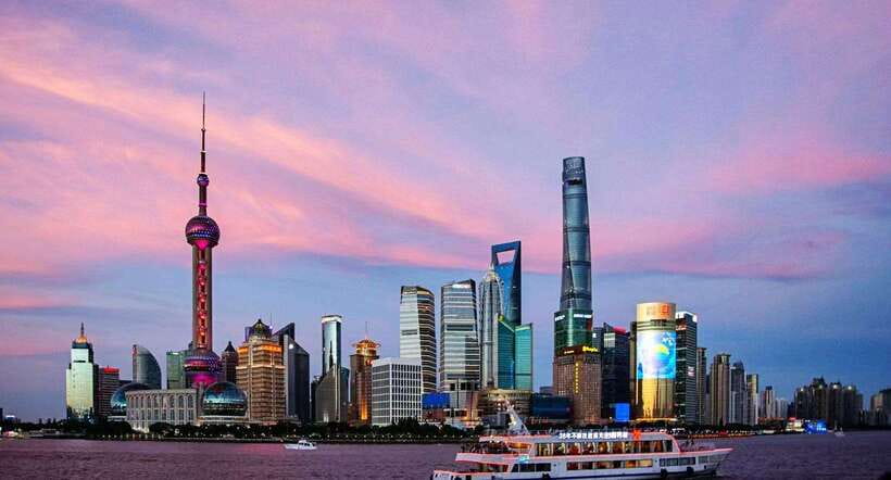 Shanghai Airport Layover Tour with Amazing City Highlights - Yu Garden’s Ming-era calm break from the city