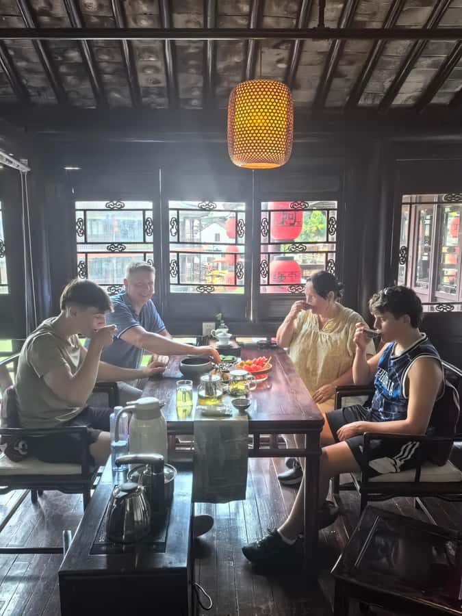 Shanghai Must-See and Foodie Test Bike Tour( Day & Night) - Guides who make the history make sense