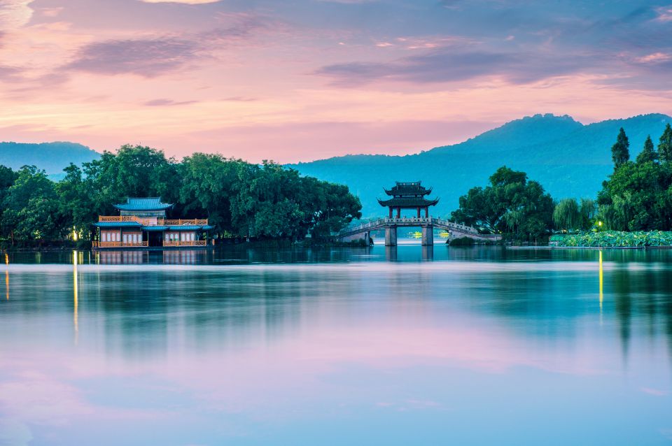 Shanghai: Private Guided Tour to Hangzhou by Bullet Train - The Private Guide Factor: The Whole Day Moves Better