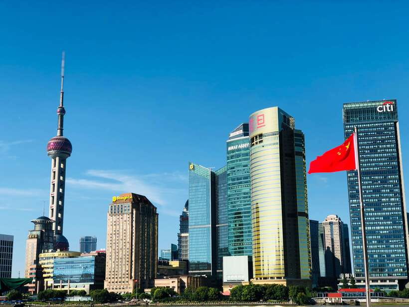 Shanghai: Private Shanghai & Zhujiajiao Tour with Lunch - Yuyuan Garden vs. Jade Buddha Temple: Choose Based on the Day and Your Mood