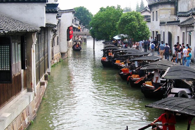 Shanghai Private Tour: Zhujiajiao Water Town and Boat Ride - Your 3 Hours in Zhujiajiao: Markets, Old Streets, and Photo Time