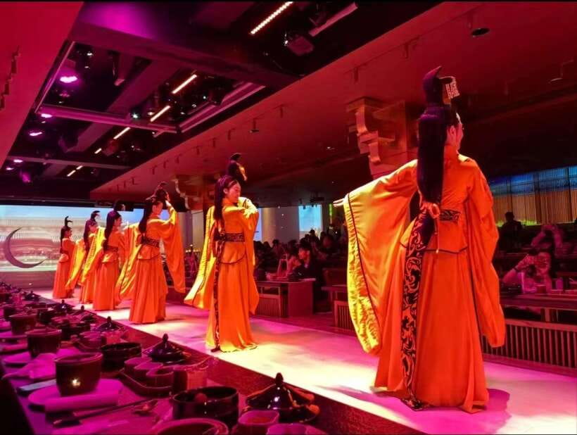 Shanghai: Royal Banquet with Chinese Cultural Performance - Royal Banquet Hall: Dinner in a Palace-Style Setting