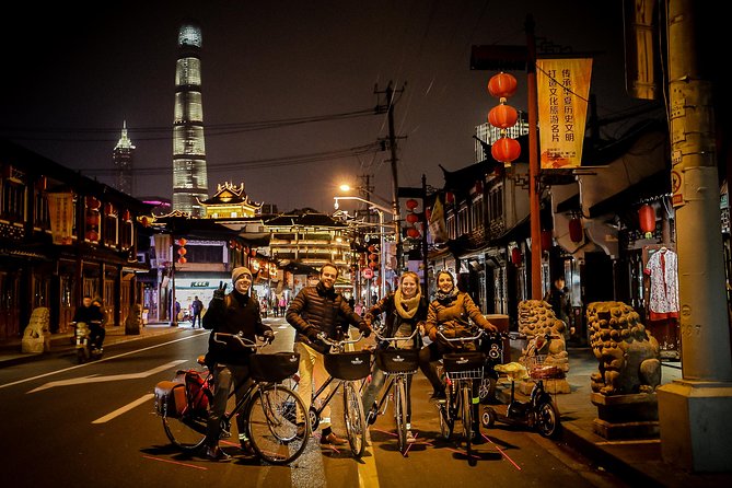 Shanghai Small-Group Night Tour by Bike - The first big segment: Old Town feel, Yu Garden area, and guide stories