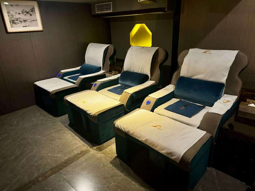 Shanghai:Authentic Chinese Body/Foot Massage, Hair& Head SPA - Cupping therapy: short session, possible red marks