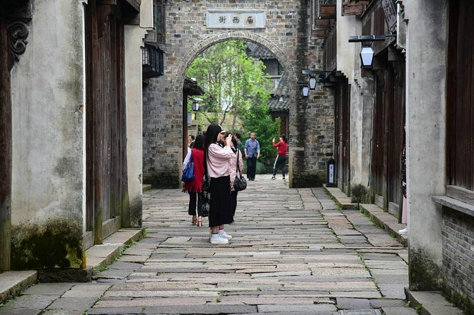 Wuzhen and Xitang Water Town Private Full Day Trip from Shanghai with Lunch and Dinner - Price and logistics: what $284 buys you here