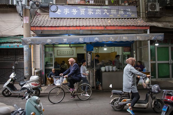 Xi'an Evening Food Tour by TukTuk - Why a tuk-tuk beats walking inside the City Wall