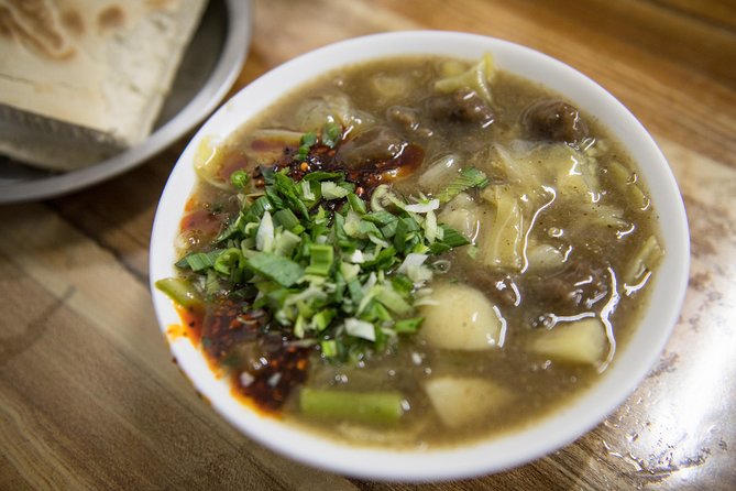 Xi'an Evening Food Tour by TukTuk - Your 6:00 pm flow: pickup, small group, and timing